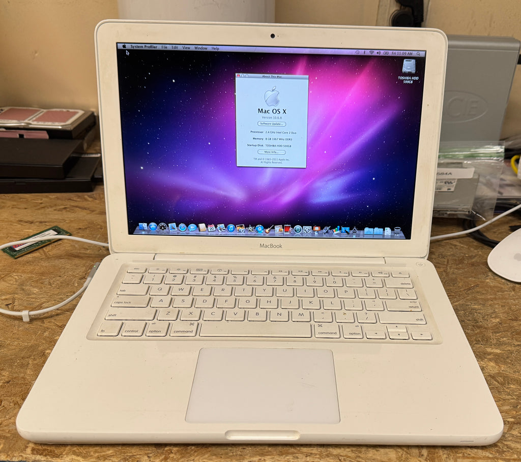Apple MacBook 13-inch Mid 2010 2.4GHz Intel Core 2 Duo