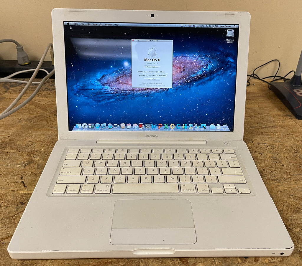 Apple MacBook 13-inch December 2008 2.1GHz Intel Core 2 Duo 