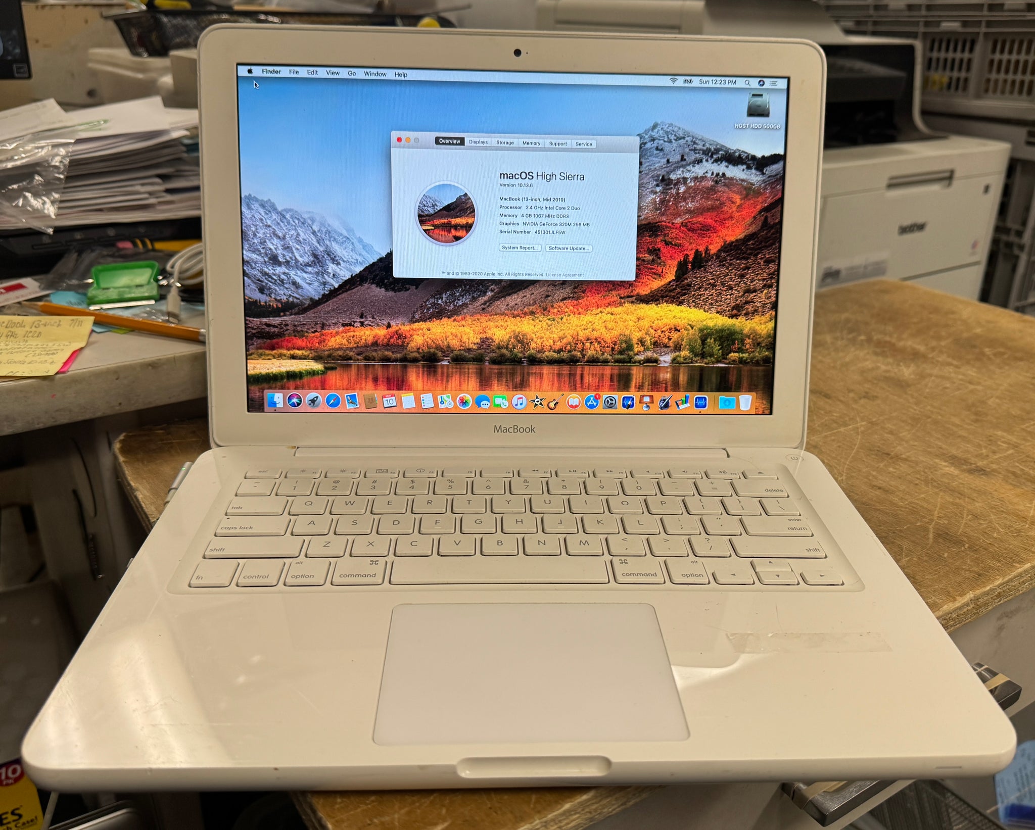 Apple MacBook Unibody 13-inch Mid 2010 2.4GHz Intel Core 2 Duo