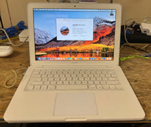 Apple MacBook 13-inch Late 2009 2.26GHz Intel Core 2 Duo (MC207LL/A)