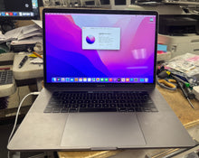 Apple MacBook Pro 15-inch Space Gray Touch/December 2016 2.7GHz Quad- Core Intel Core i7 (MLH32LL/A)