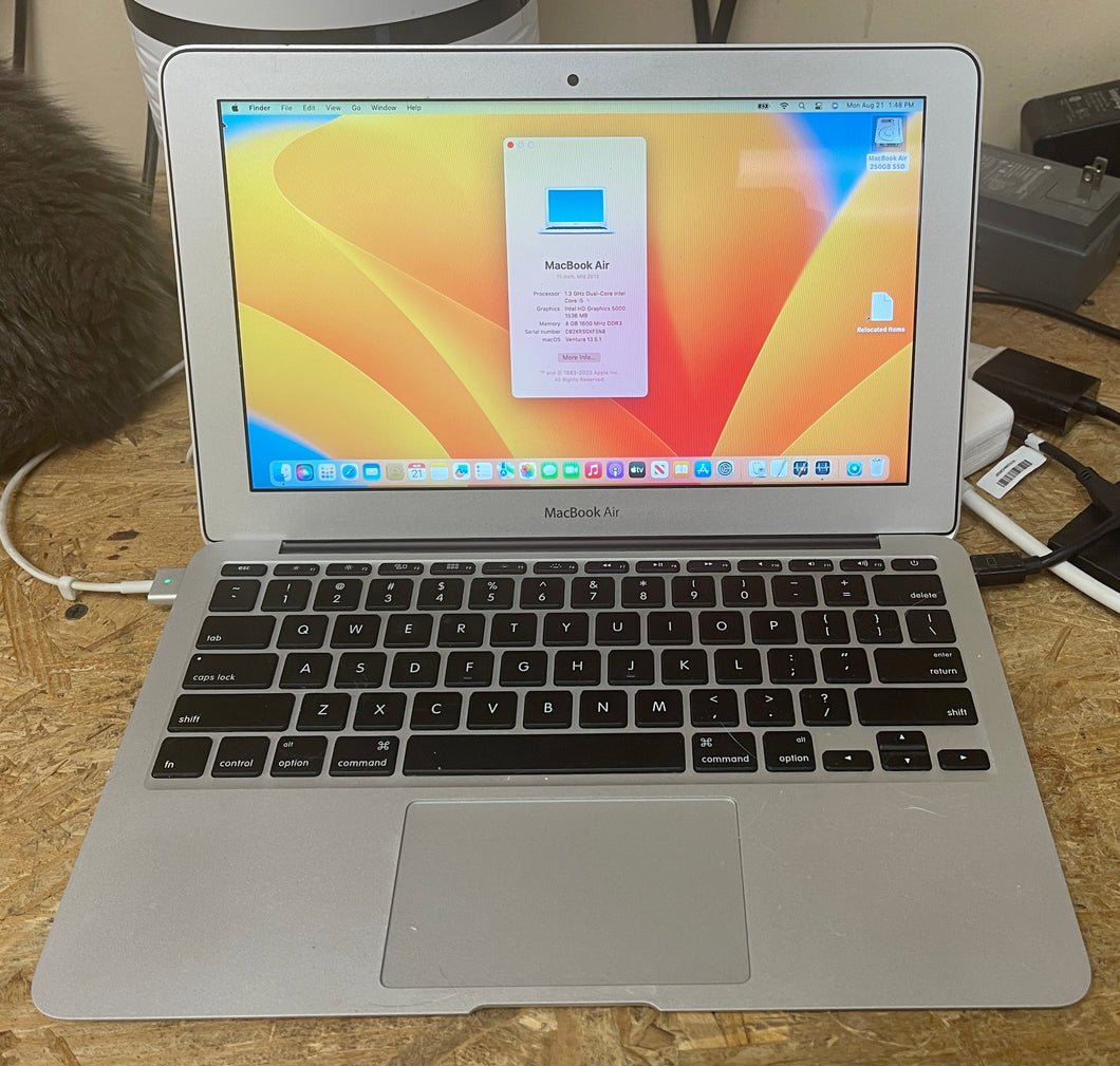 Apple MacBook Air 11-inch Mid 2013 1.3GHz Dual-Core Intel Core i5