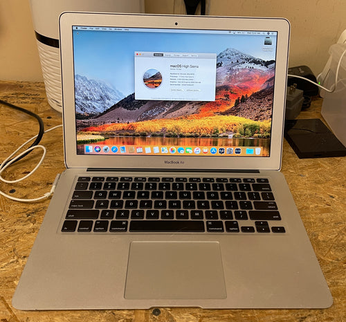 Apple MacBook Air 13-inch September 2011 1.7GHz Intel Core i5 (MC965LL/A)