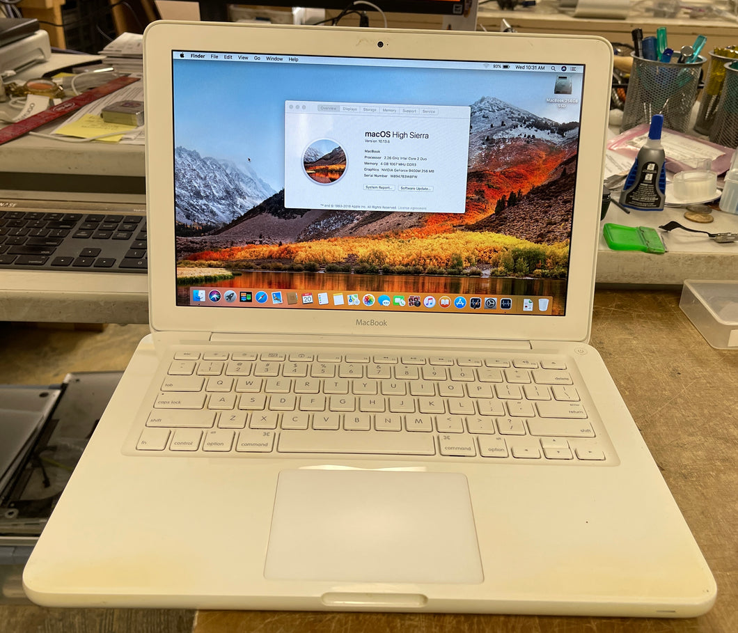 Apple MacBook 13-inch Late 2009 2.26GHz Intel Core 2 Duo (MC207LL