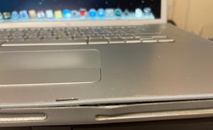 Apple MacBook Pro 15-inch October 2007 2.4GHz Intel Core 2 Duo (MA896LL)