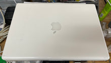 Apple MacBook 13-inch December 2008 2.1GHz Intel Core 2 Duo (MB402LL/B)