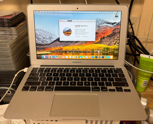 Apple MacBook Air 11-inch Mid 2011 1.6GHz Intel Core i5 (MC968LL/A)