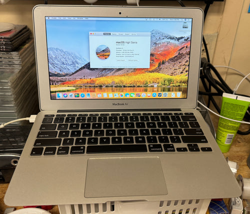 Apple MacBook Air 11-inch Mid 2011 1.6GHz Intel Core i5 (MC968LL/A)