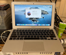 Apple MacBook Air 11-inch Mid 2012 1.7GHz Intel Core i5 (MD223LL/A)