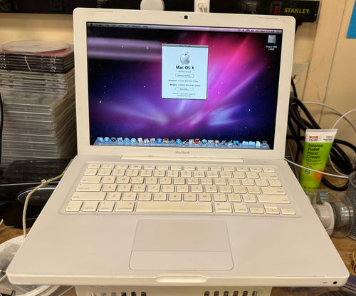 Apple MacBook 13-inch January 2008 2.2GHz Intel Core 2 Duo (MB062LL/B)