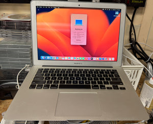 Apple MacBook Air 13-inch August 2012 2.0GHz Dual-Core Intel Core i7 (MD846LL/A)