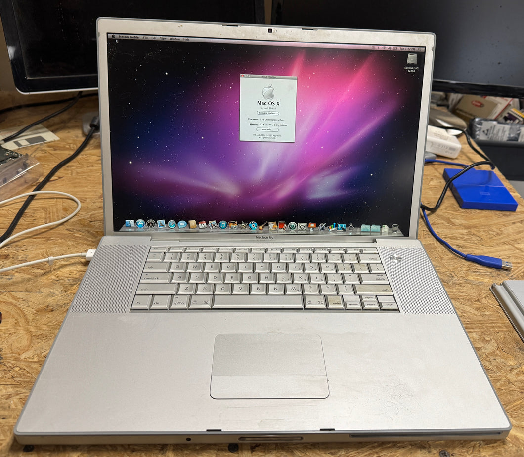 Apple MacBook Pro 17-inch July 2006 2.16GHz Intel Core Duo (MA092LL/A)