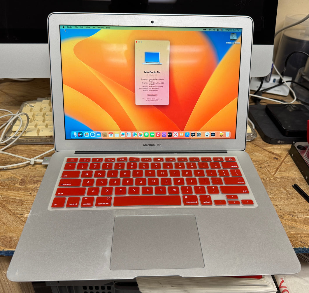 Apple MacBook Air 13-inch November 2012 1.8GHz Dual-Core Intel Core i5 (MD231LL/A)
