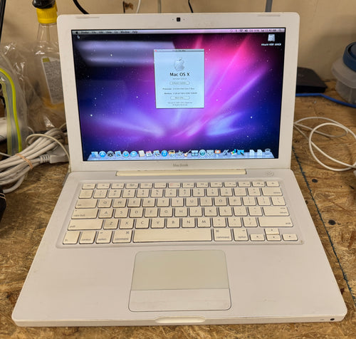 Apple MacBook 13-inch Early 2008 2.4GHz Intel Core 2 Duo (MB403LL/A)