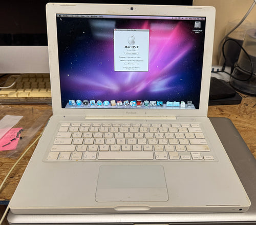 Apple MacBook 13-inch November 2006 2GHz Intel Core 2 Duo (MA700LL/A)