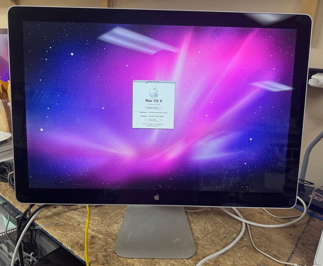 Apple Cinema Display LED (24-inch) (MB382LL/A)