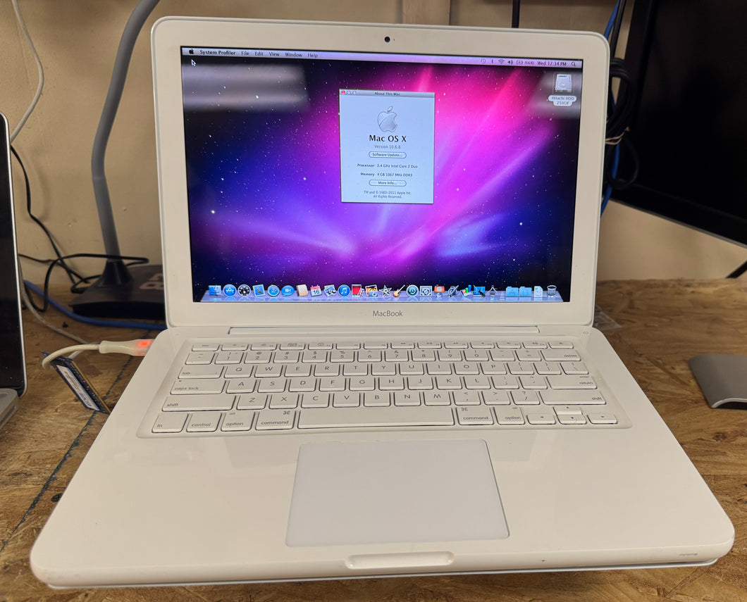 Apple MacBook Unibody 13-inch Mid 2010 2.4GHz Intel Core 2 Duo