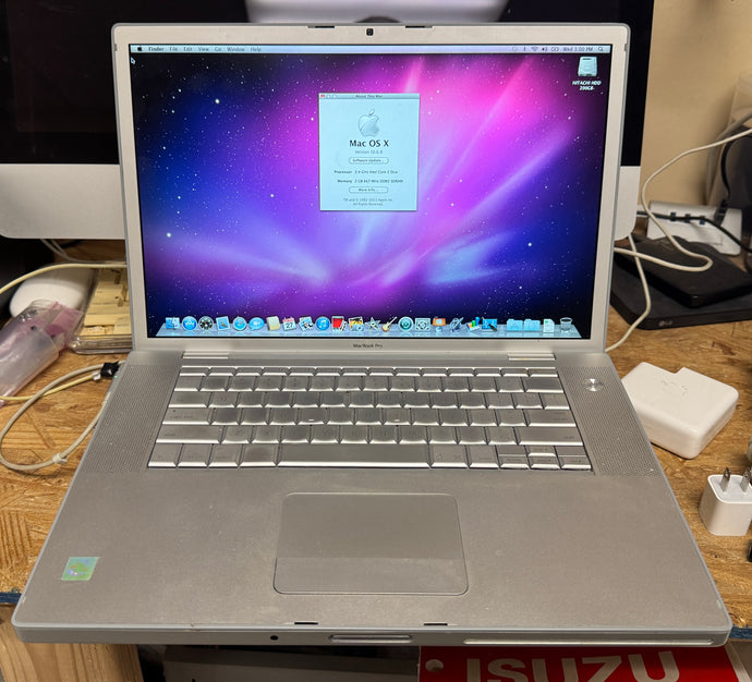 Apple MacBook Pro 15-inch April 2008 2.4GHz Intel Core 2 Duo (MA896LL)