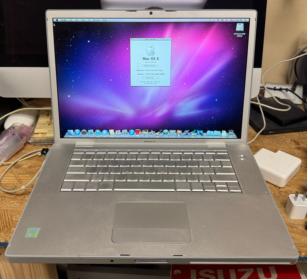 Apple MacBook Pro 15-inch April 2008 2.4GHz Intel Core 2 Duo (MA896LL)