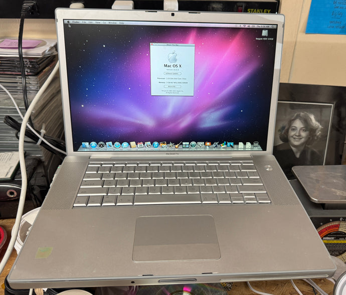 Apple MacBook Pro 15-inch March 2007 2.33GHz Intel Core 2 Duo (MA610LL)