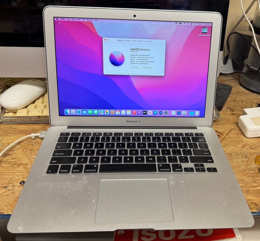 Apple MacBook Air 13-inch November 2015 1.6GHz Dual-Core Intel Core i5 (MJVE2LL/A)