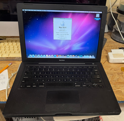 Apple MacBook 13-inch Black April 2008 2.4GHz Intel Core 2 Duo (MB404LL/A)