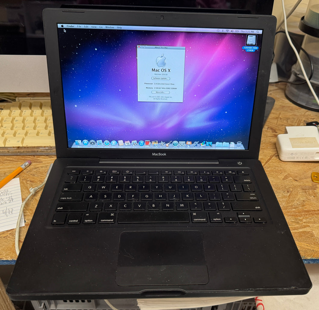 Apple MacBook 13-inch Black April 2008 2.4GHz Intel Core 2 Duo (MB404LL/A)