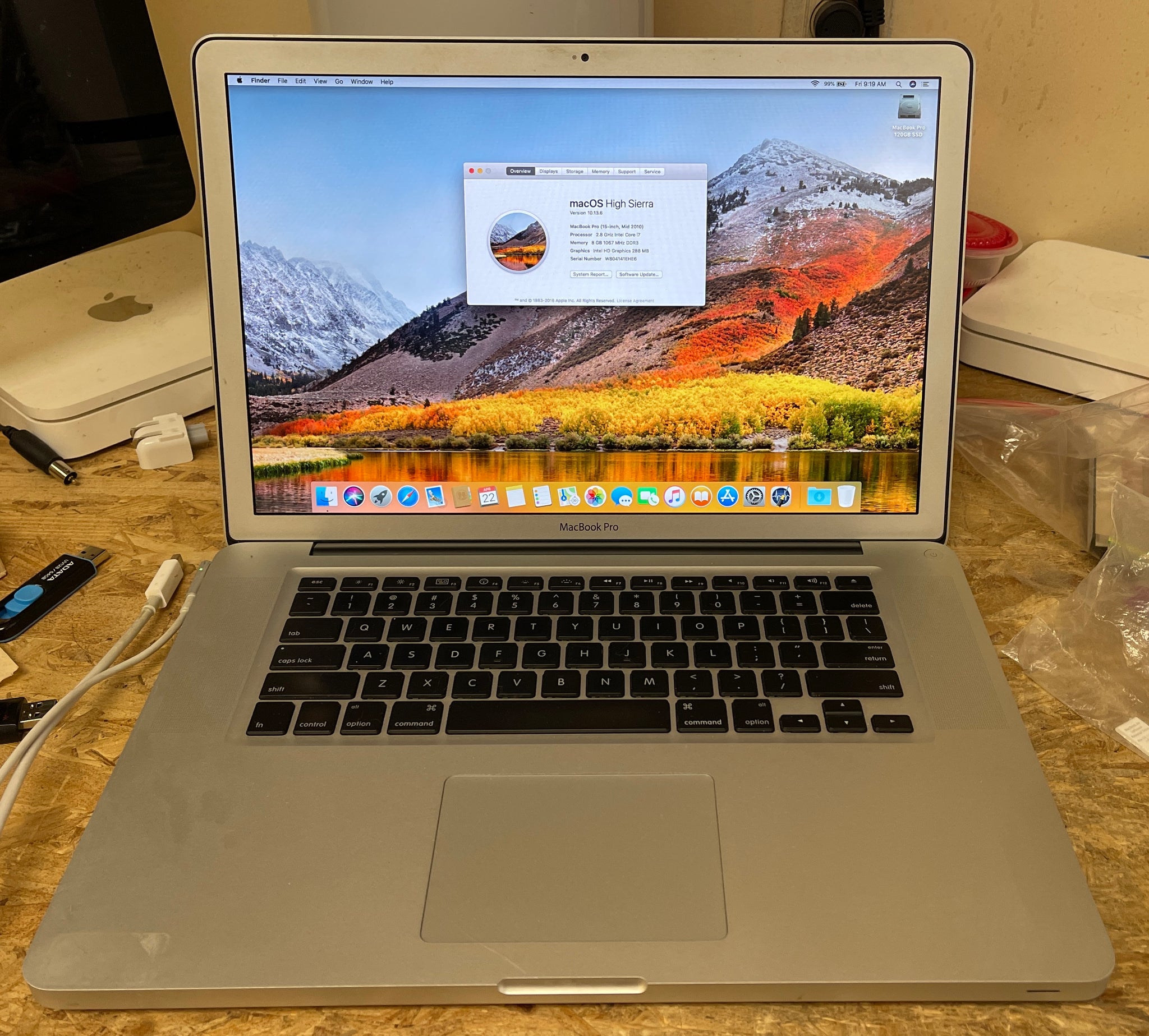 MacBook Pro (15-inch, 2016) silver-