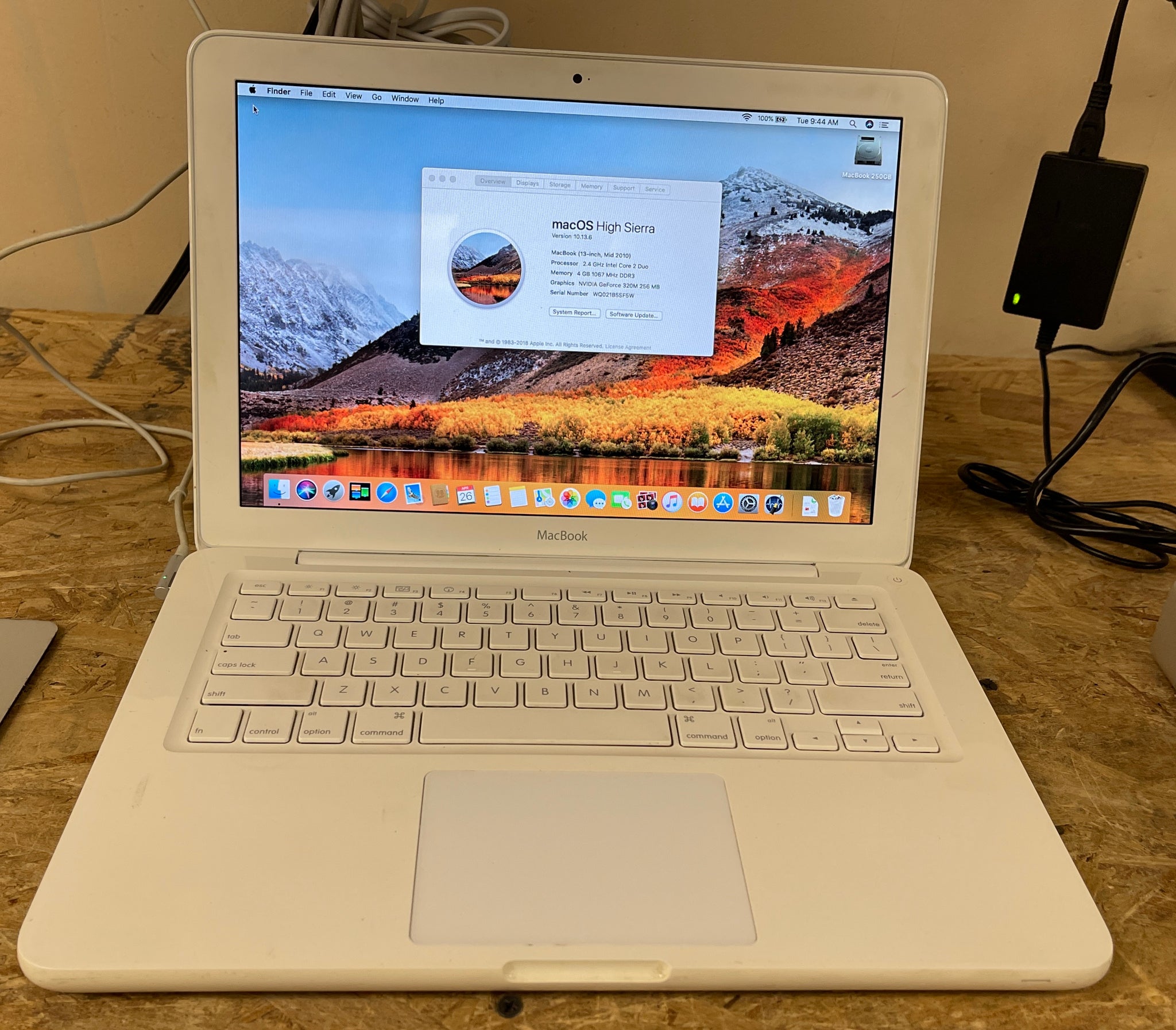 Apple MacBook 13-inch Mid 2010 2.4GHz Intel Core 2 Duo (MC516LL/A
