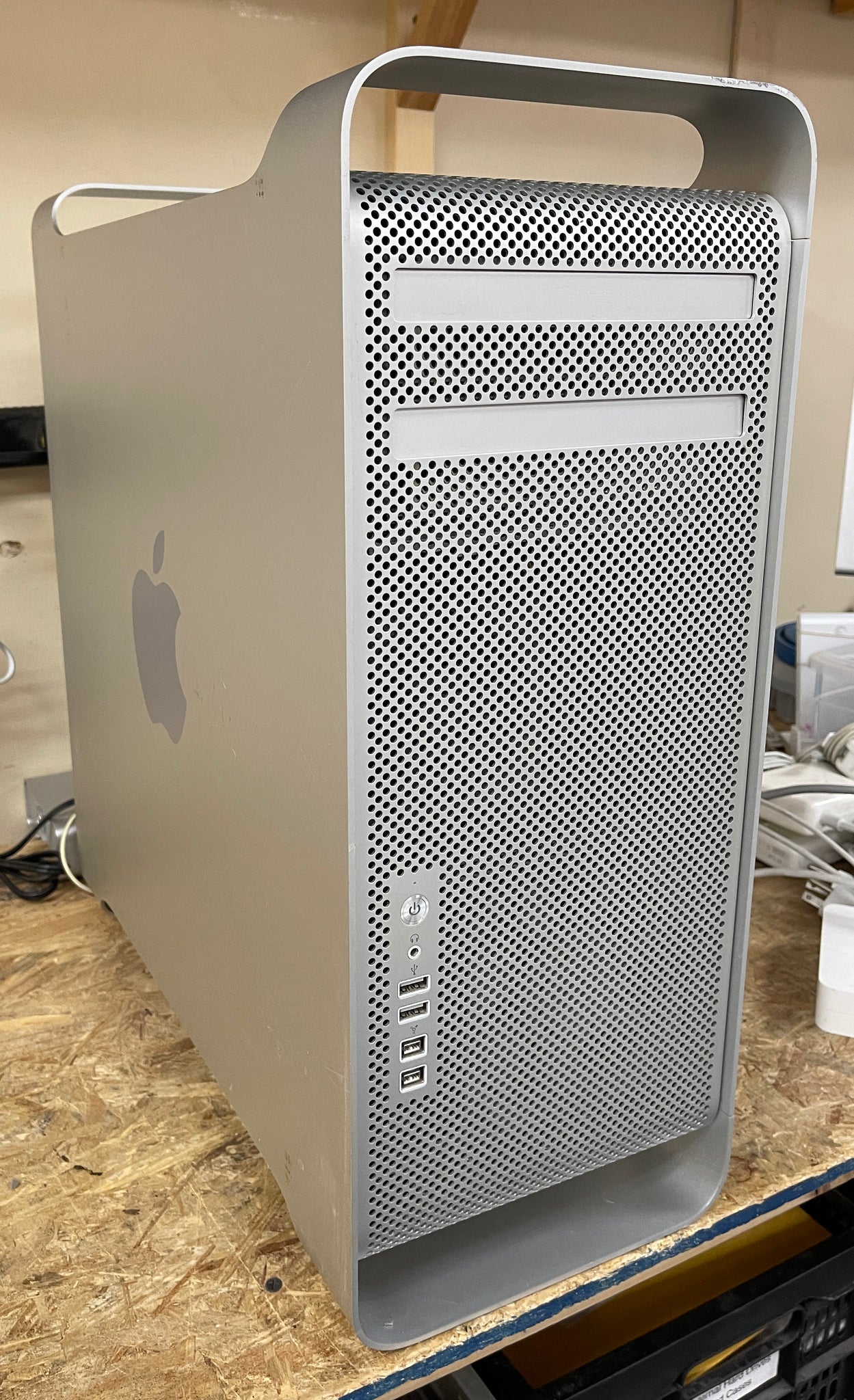 Apple Mac Pro Mid 2010 2 x 2.4GHz Quad-Core Intel Xeon (MC561LL/A ...