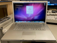 Apple MacBook Pro 15-inch Glossy June 2006 2GHz Intel Core Duo (MA464LL/A)