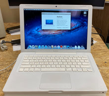 Apple MacBook 13-inch November 2008 2.1GHz Intel Core 2 Duo (MB402LL/A)