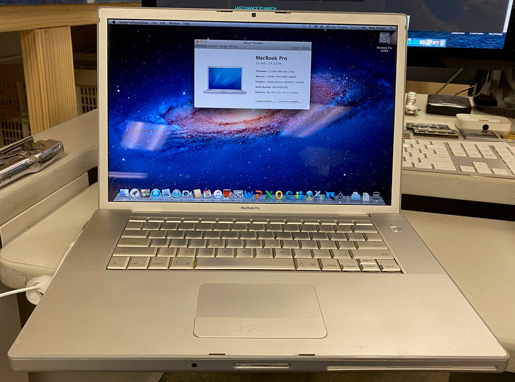 Apple MacBook Pro 15-inch Mid/Late 2007 2.2GHz Intel Core 2 Duo (MA895LL)