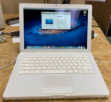 Apple MacBook 13-inch Early 2008 2.1GHz Intel Core 2 Duo (MB402LL/A)