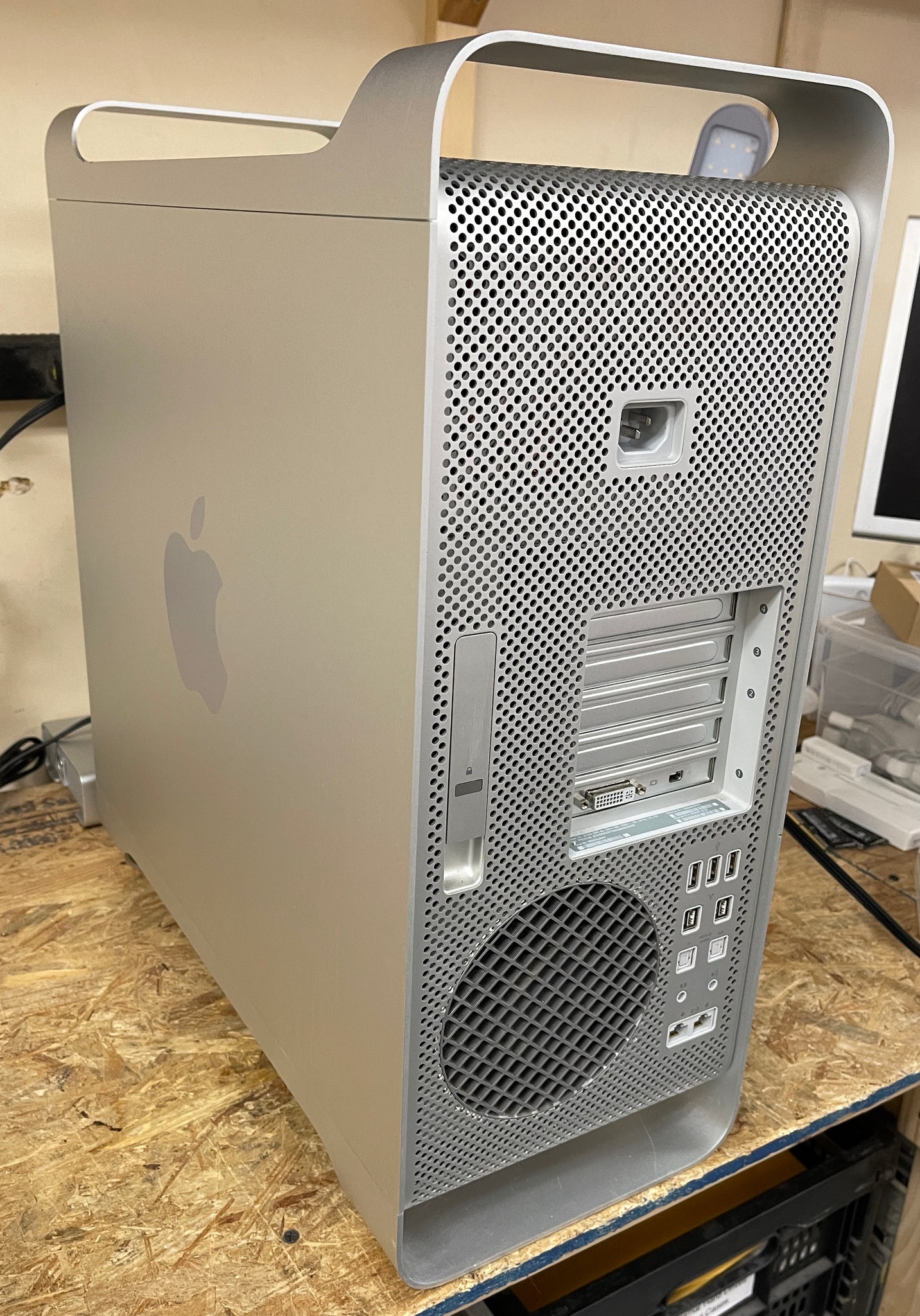 Apple Mac Pro January 2010 2 x 2.26GHz Quad-Core Intel Xeon