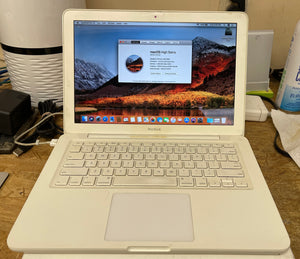 Apple MacBook 13-inch Mid 2010 2.4GHz Intel Core 2 Duo (MC516LL/A)
