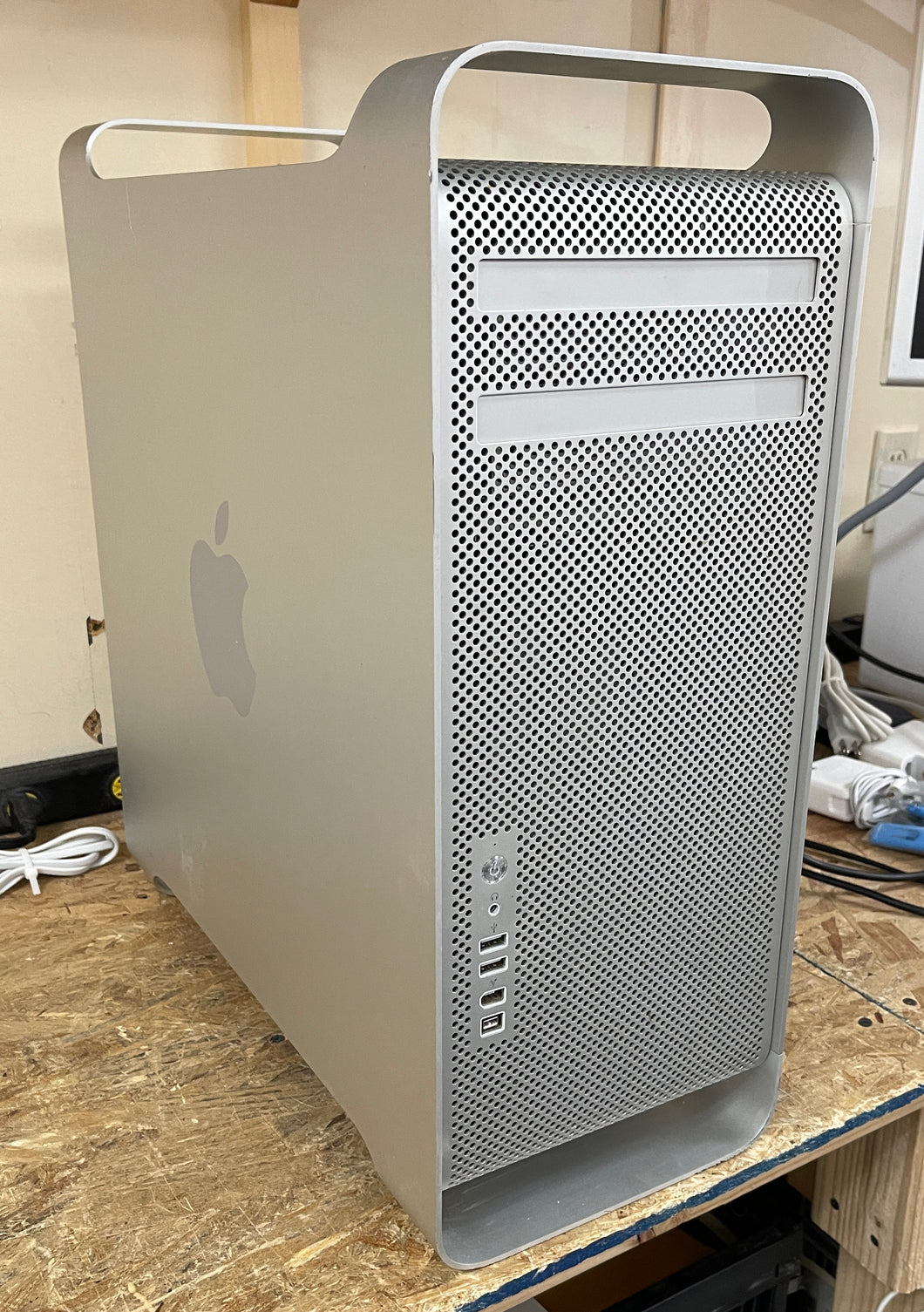 Apple Mac Pro (2,1) October 2007 2 x 2.66GHz Quad-Core Intel Xeon (BTO/CTO)